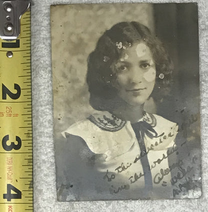 Vintage Signed Portrait Photograph of a Young Woman – 1930s